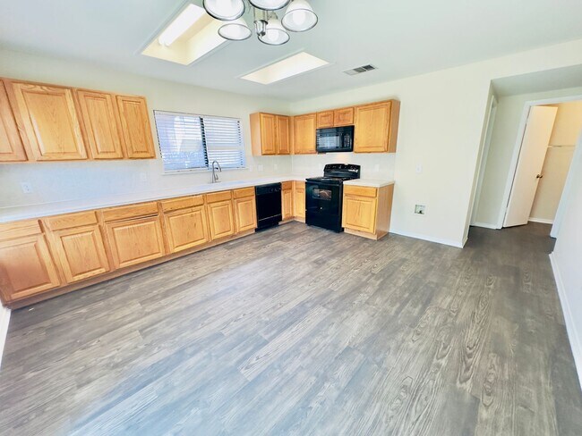 Building Photo - Spacious 4-Bedroom Home in Westwood – Lean...