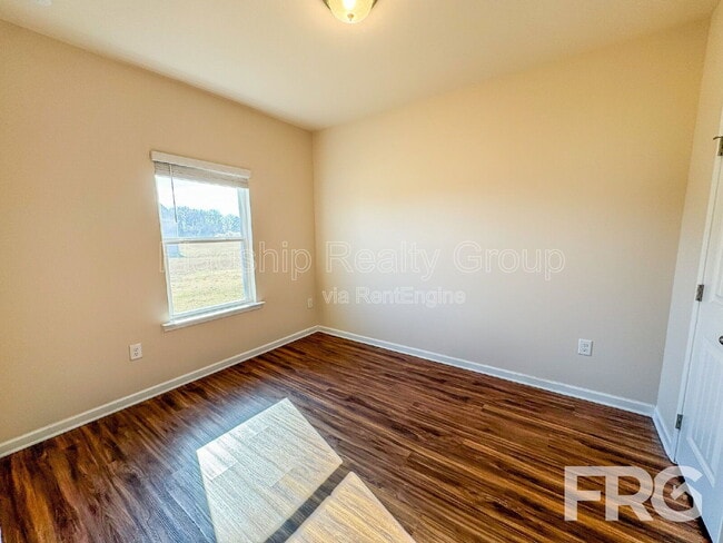 Building Photo - 202 Kenison Way