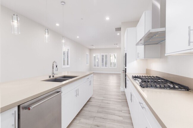Building Photo - Luxury Summerlin/Affinity townhome