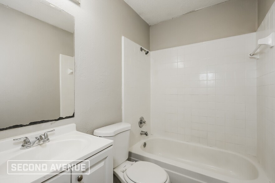 Building Photo - 1937 Red Cloud Dr