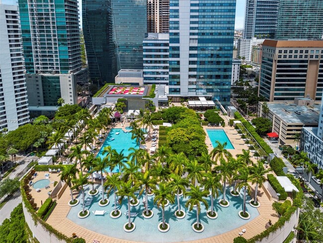 Building Photo - 1425 Brickell Ave