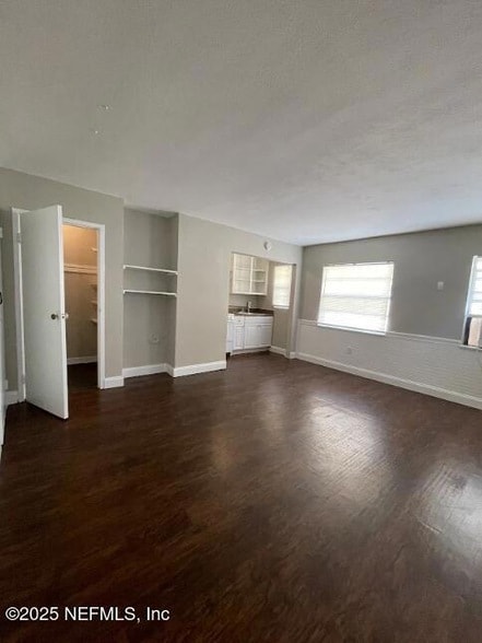 Building Photo - 810 2nd St N