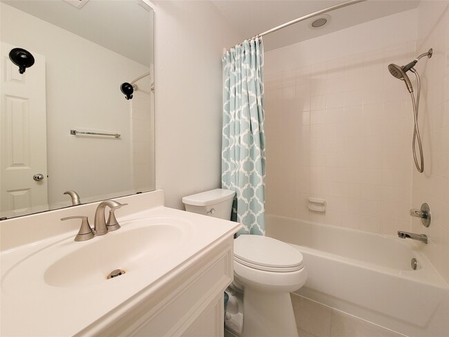 Building Photo - 75 Dennis St