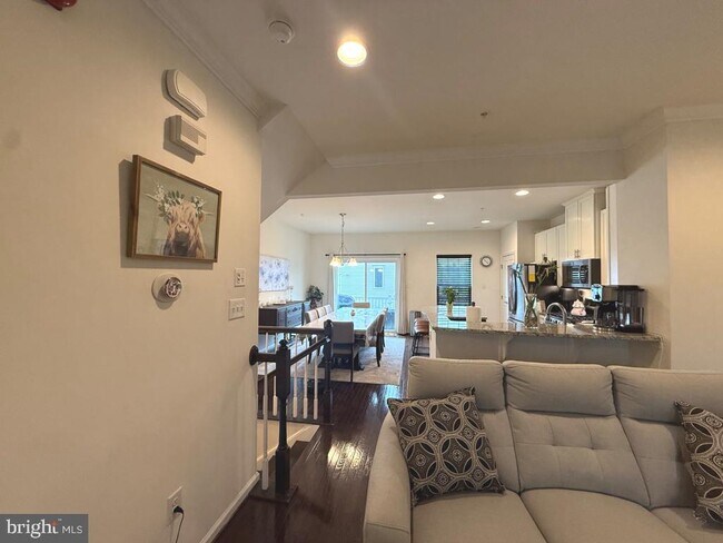 Building Photo - 210 Compass Dr
