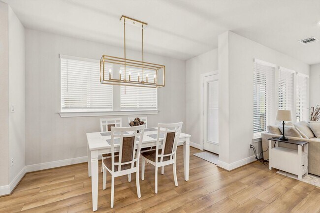 Building Photo - Elegant Living with Space to Spare | 4 Bed • 3.5 Bath