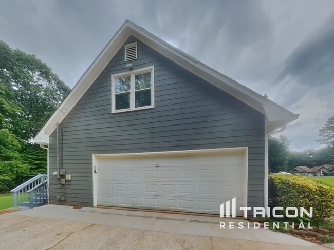 Building Photo - 125 Bent Arrow Dr