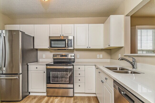 Building Photo - 2143 Castle Pines Dr