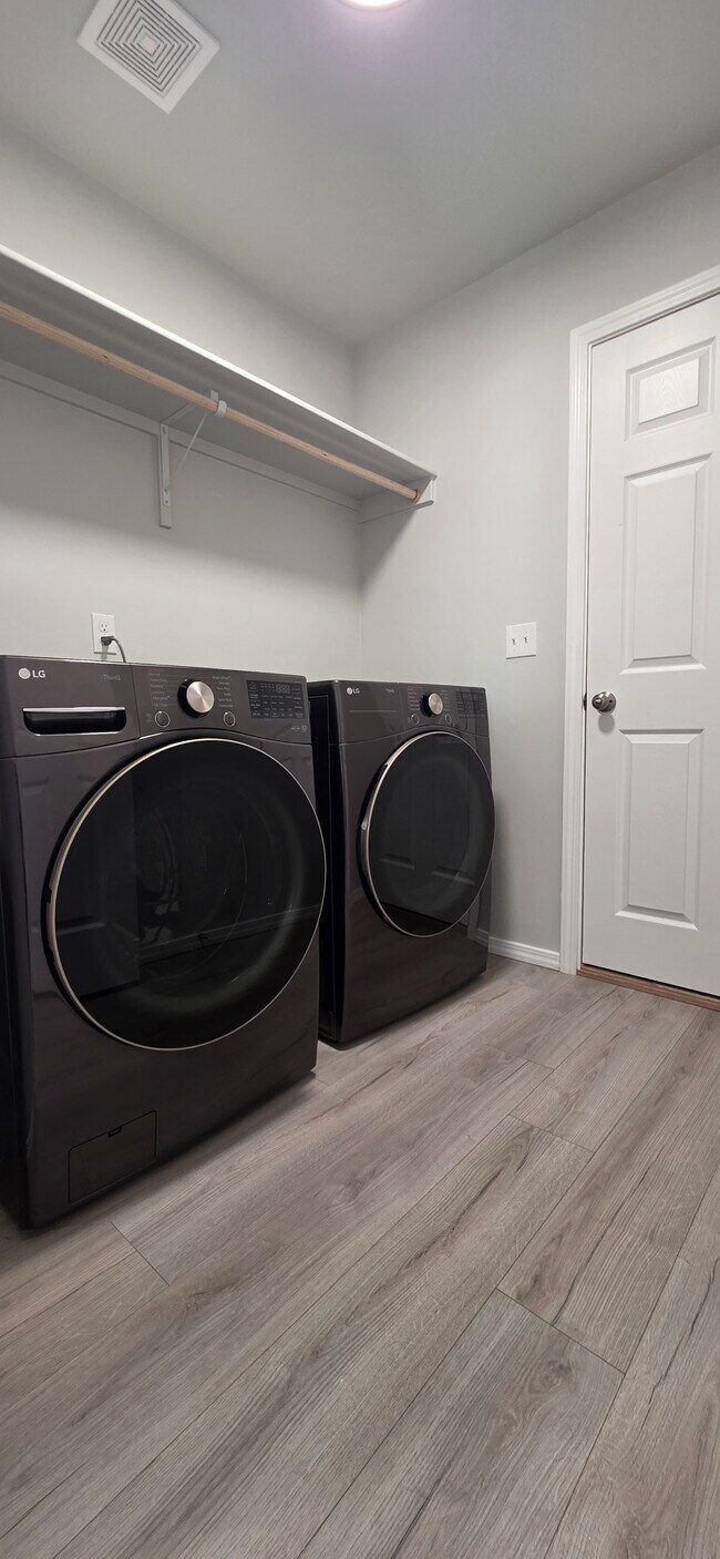 Building Photo - 2949 N Rocky Btm Wy