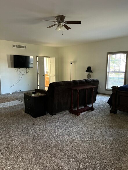 Building Photo - 1205 N Parker St