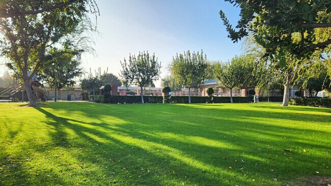 Building Photo - 11710 Walderi St