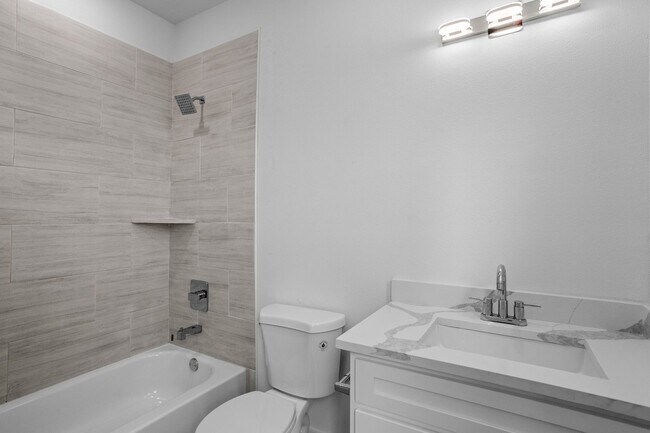Building Photo - 2400 Benbrook Dr