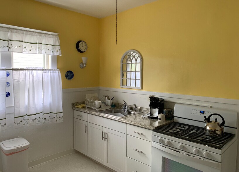 Building Photo - 40 Bennett Ave