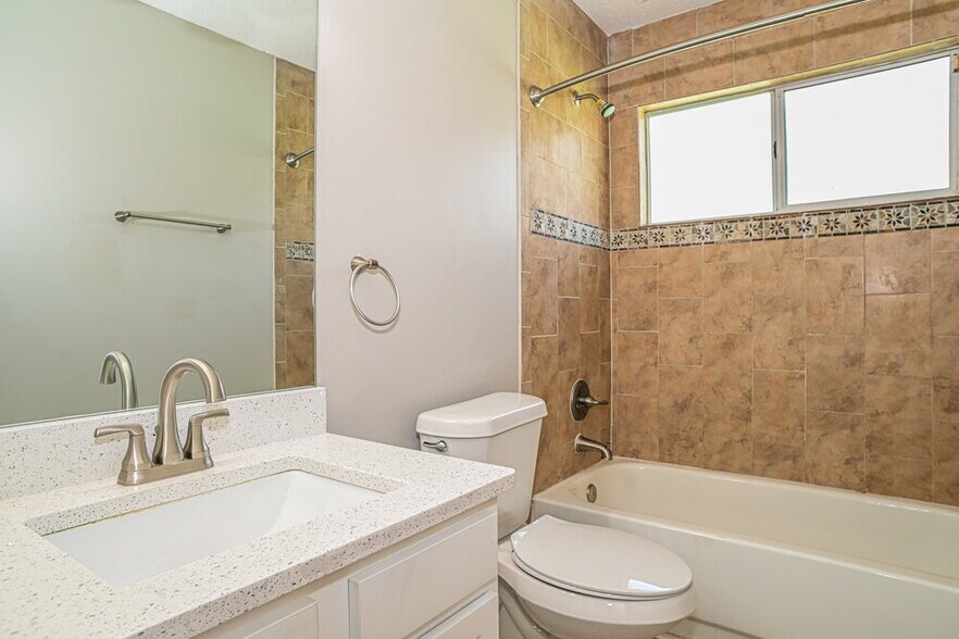 Building Photo - 8790 Townsquare Dr S