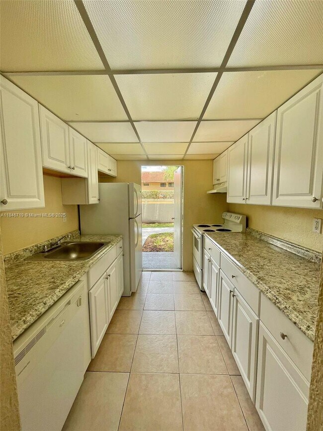 Building Photo - 7909 SW 104th St