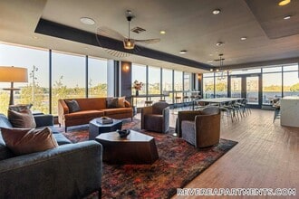 Building Photo - 328 Bank St