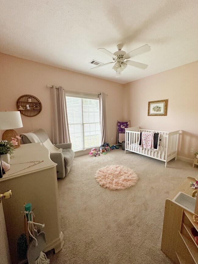 Building Photo - 5004 Hunter Ln