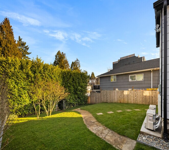 Building Photo - 5945 Fauntleroy Way SW