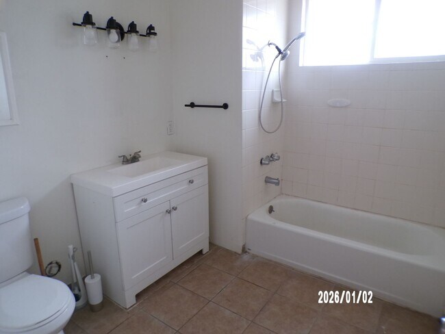 Building Photo - Clean One Story with 1219 sq. ft.