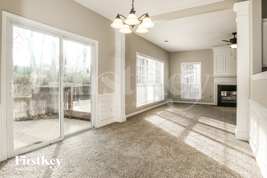 Building Photo - 786 Weybourne Ct NE