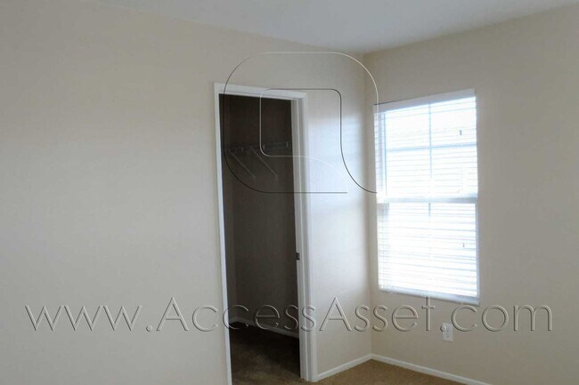 Building Photo - Beautiful Three Bedroom, Curb Appeal Home!