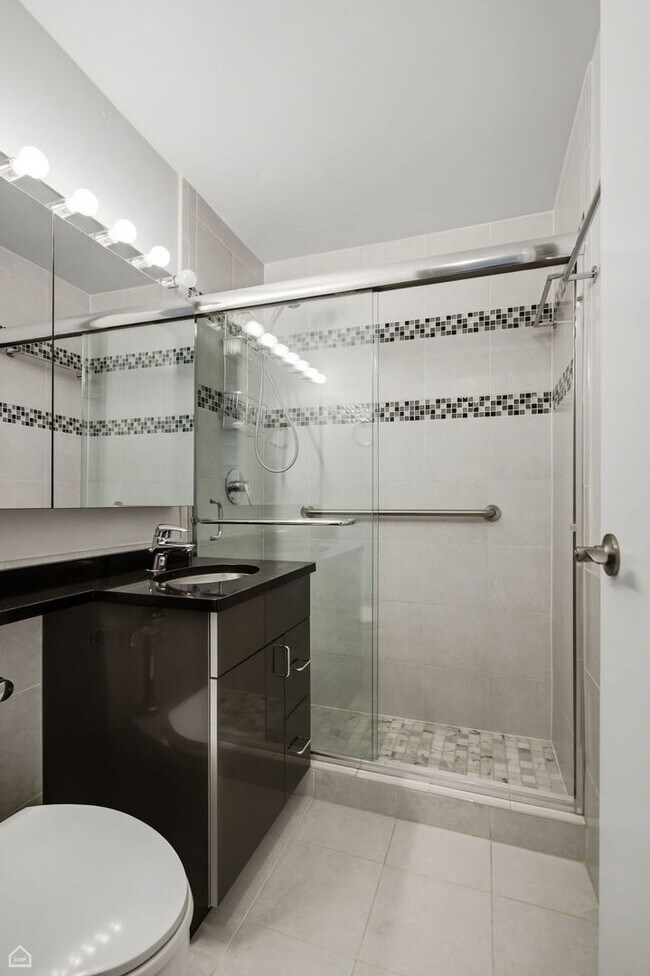 Building Photo - 330 W Diversey Pkwy