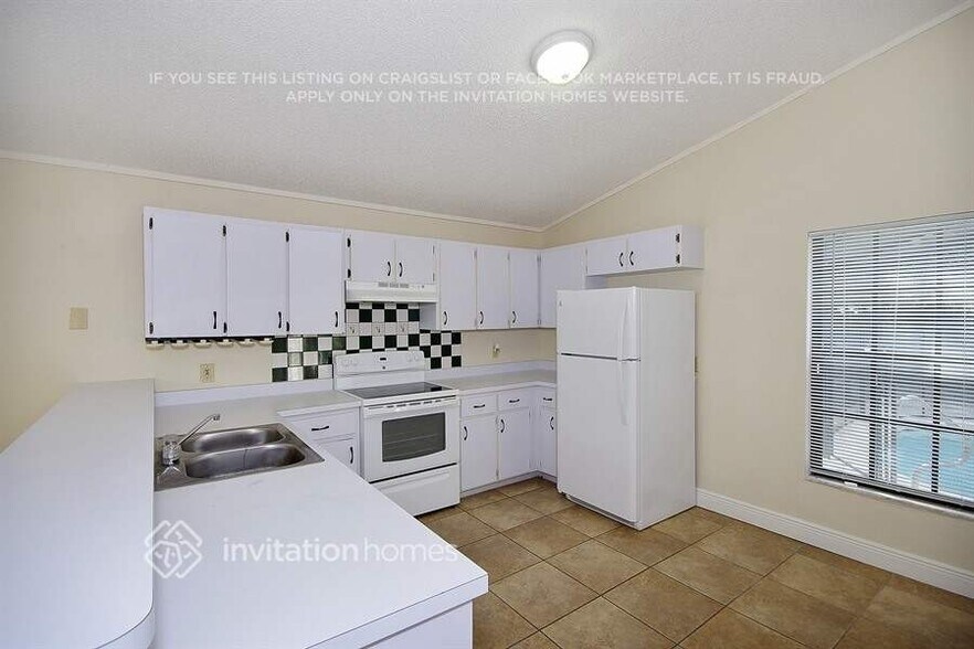 Building Photo - 1640 Sunburst Way