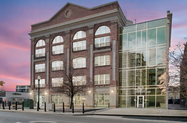 Building Photo - Stunning Down Town Condo in Secure Building