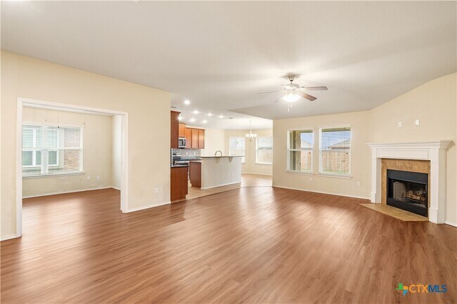 Building Photo - 9405 Cricket Dr