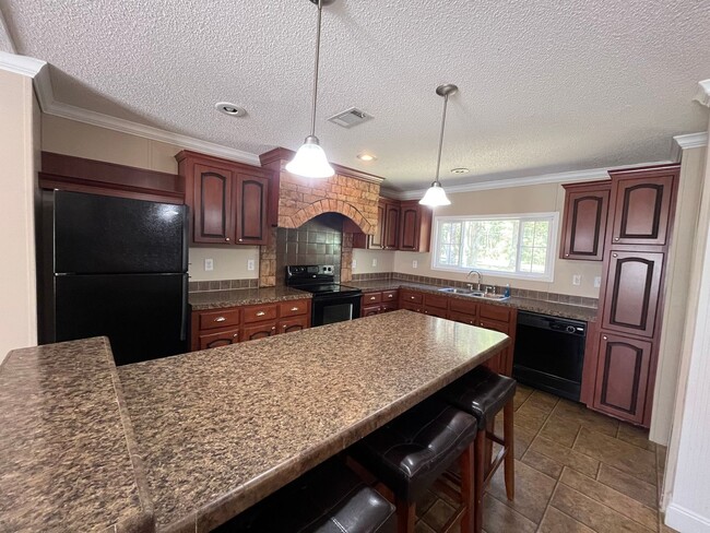 Building Photo - Country Living at it's finest! 4 Bedroom, ...