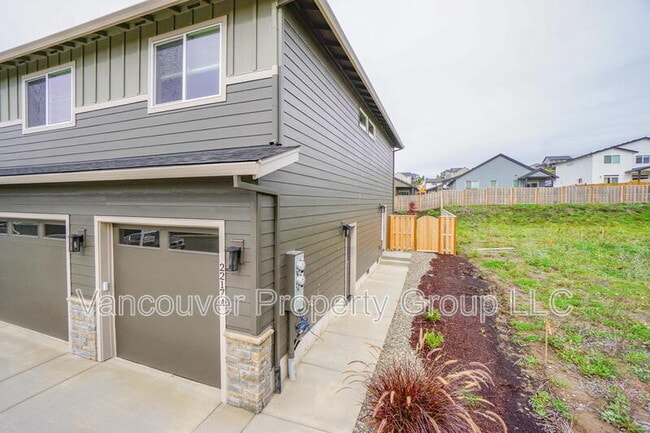 Building Photo - 2217 E Juniper Cir