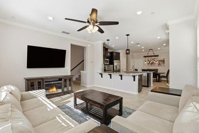 Building Photo - Beautiful 3 Bedroom, 2.5 Bathroom For Rent in West Roseville!