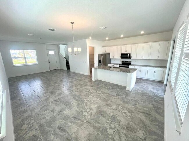 Building Photo - 3082 Voyager Ave