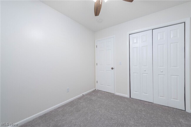 Building Photo - 3842 Edgewater Dr