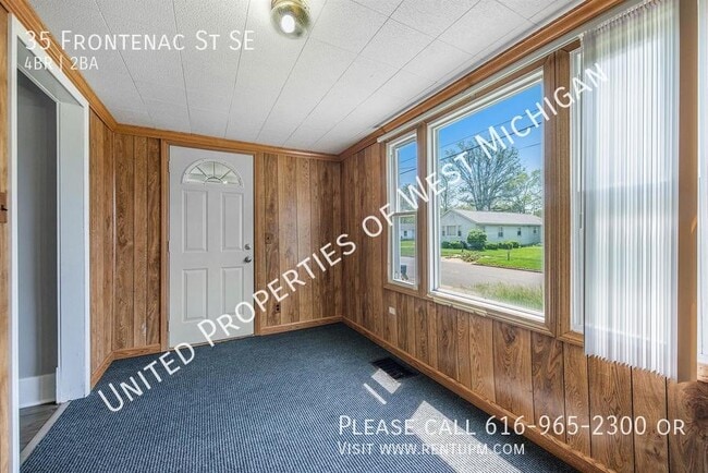 Building Photo - Available Now | 4 Bedroom, 2 Bathroom Sing...