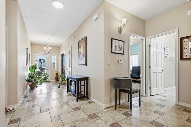 Building Photo - Prestine 4 bedroom home near the Golf Course