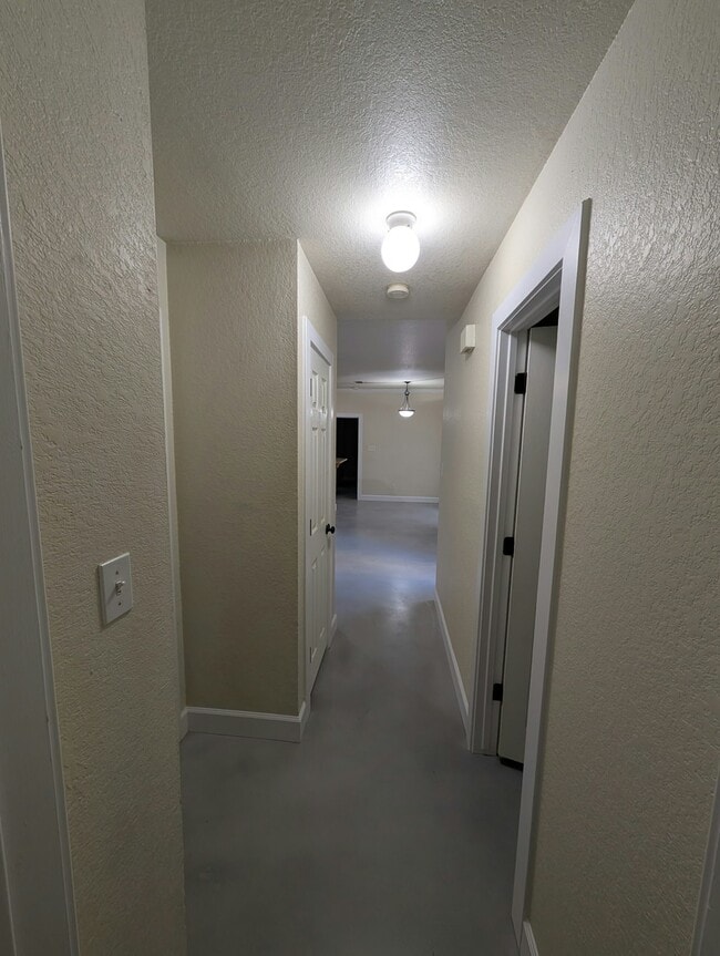 Building Photo - 106 Commercial Dr