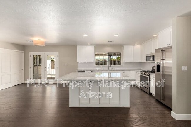 Building Photo - 417 E Rose Ln
