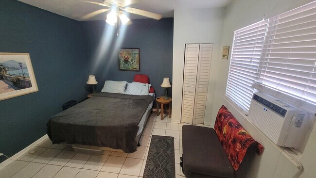 Building Photo - 324 Indiana St