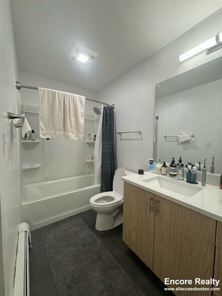 Building Photo - 843 Beacon St