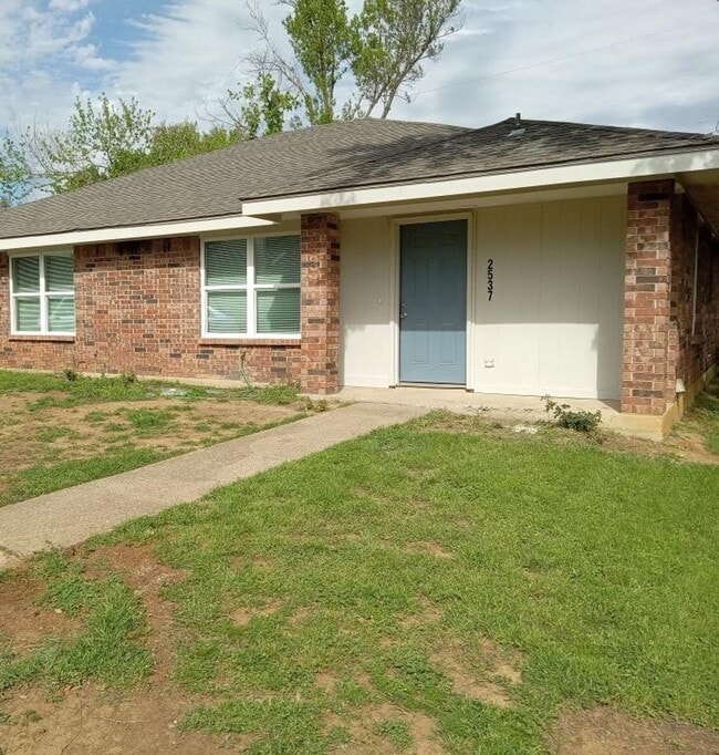 Building Photo - Duplex-Arlingotn