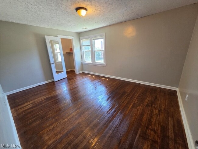 Building Photo - 1405 Villa Dr
