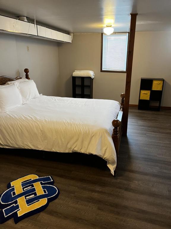 Building Photo - 1023 9th Ave