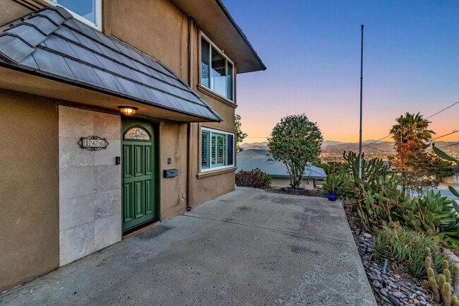 Building Photo - 4 Bedrooms, 3 Bathroom, Two Story Home With Pool