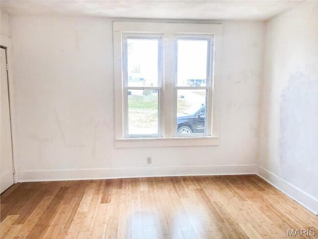 Building Photo - 115 S Lawn Ave