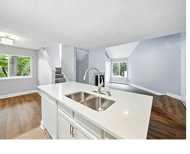 Building Photo - 2312 Balsam Dr