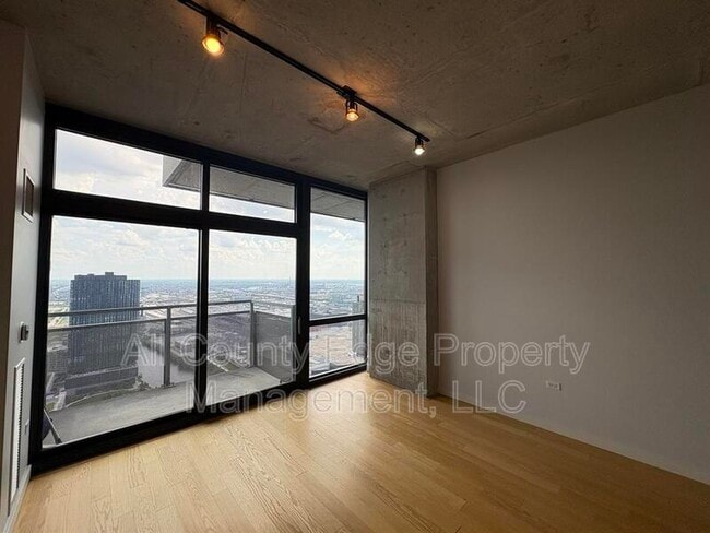 Building Photo - 235 W Van Buren St