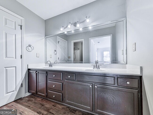 Building Photo - 1540 Brookcliff Cir