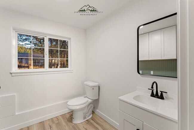 Building Photo - 4 bedroom 2.5 bathroom home with Panoramic views!