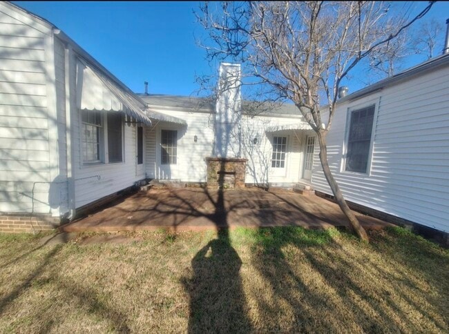 Building Photo - 912 Grand Ave