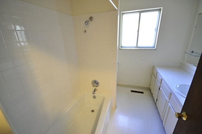 Building Photo - Close to CSU! 3 Bed Home with Fenced Yard & Garage